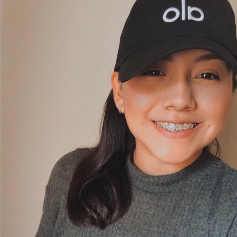 Meet your Posher, Claudia